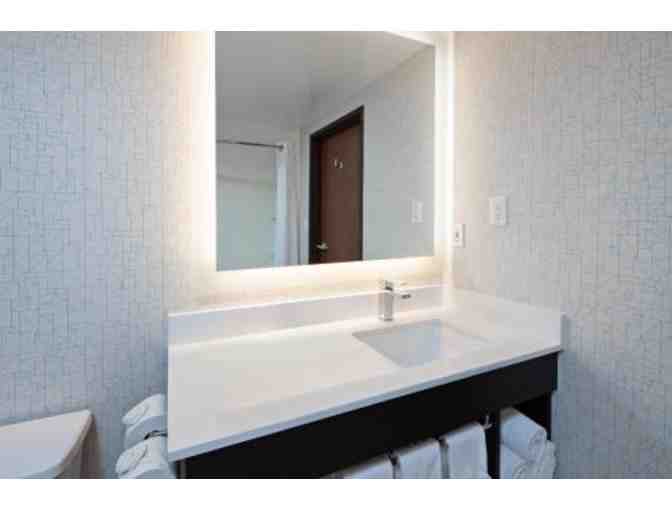 CA - Oakland - Holiday Inn Express - One Night Stay