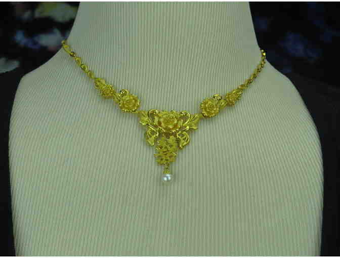 N2:  22 kt gold necklace with pearl drop
