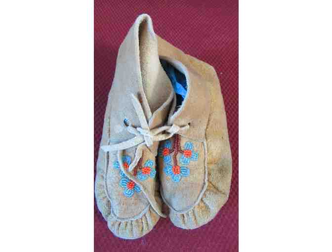 Child-size Vintage Moccasins - Photo 2