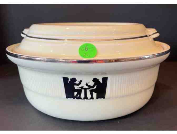 Hall China Silhouette Medallion Casserole Dish with Lid