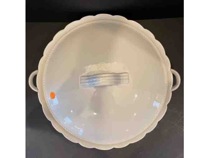 Hall China Basket Weave Shallow Casserole with Lid
