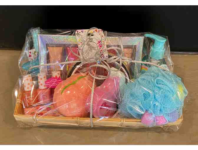 Claire's Gift Basket - Photo 1