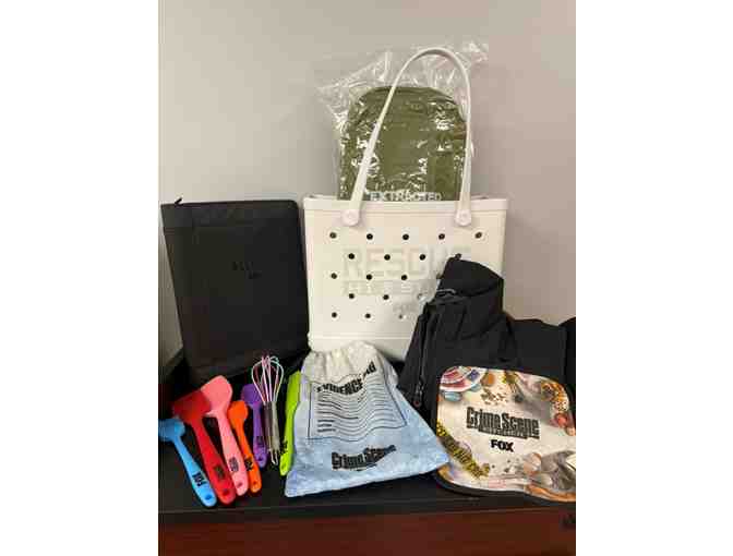 Television Tote - Photo 2