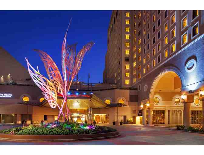 2 nights' stay with comp parking & waived resort fee at Westing San Diego Gaslamp Quarter - Photo 1