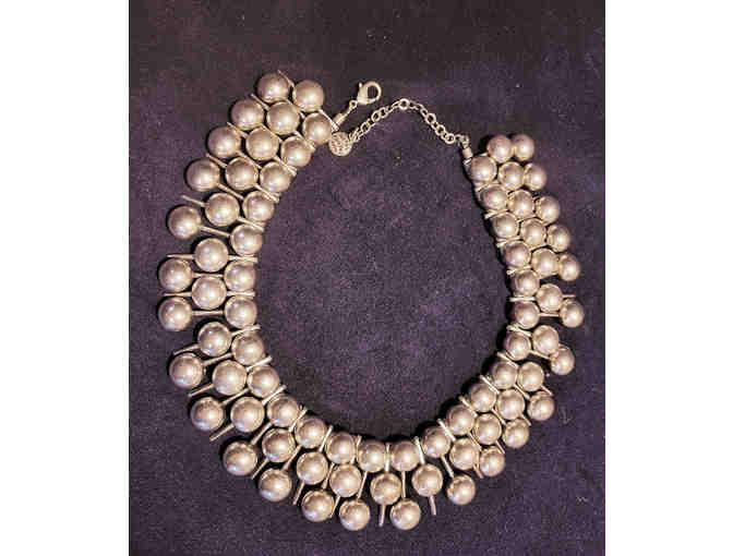 4. Metal Pointu's Evenbis Collier Necklace