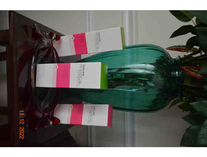 Botanical Facial Care for Young Adults by Mary Kay - Photo 2