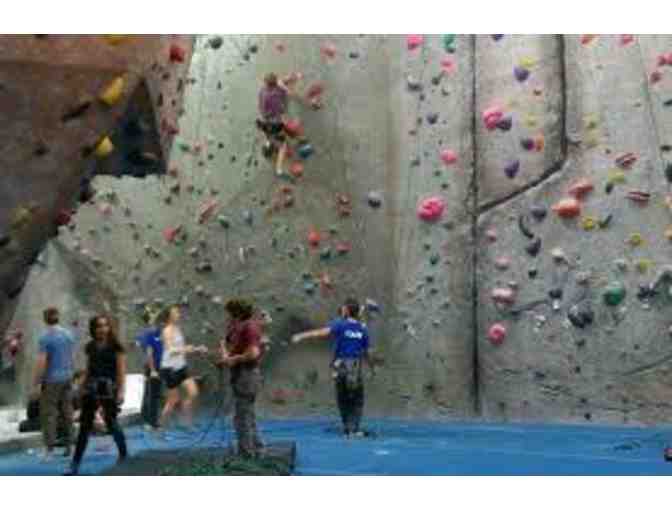 2 Coupon Passes for Adult Climb at Rockreation LA