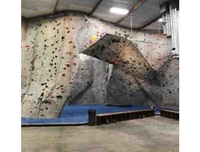 2 Coupon Passes for Adult Climb at Rockreation LA