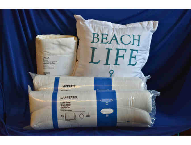 Bedding Set (Queen) with Throw Pillow - Photo 1