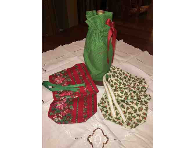 3 Holiday Wine Gift Bags - Photo 1