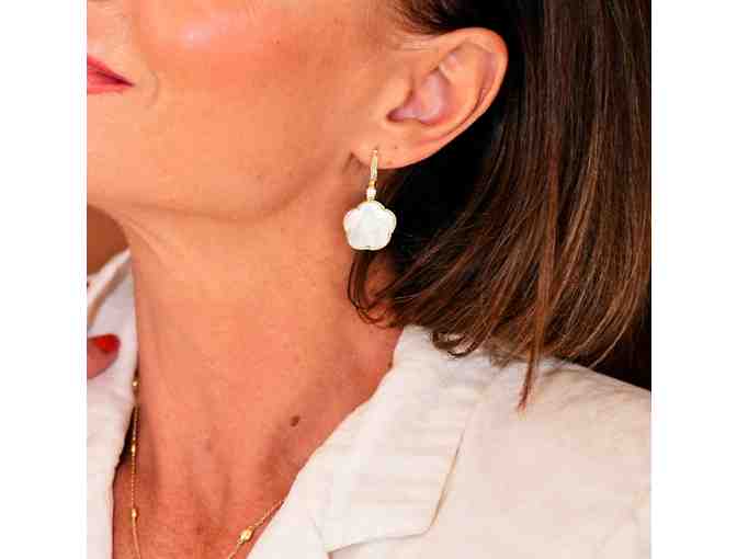 Elegant Mother-of-Pearl Earrings in Yellow Gold