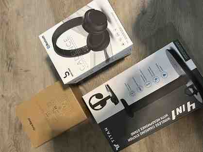 2 Wireless Headphones, Wireless Charging Station, Multi Plug Outlets, Wall Outlet Extende