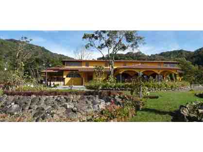 7 Nights at Los Establos Boutique Inn, Panama