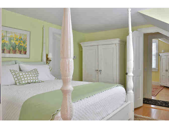 Three Night Stay in Nantucket Cottage, Quaint 5 Bedrooms, Up to 6 Guests