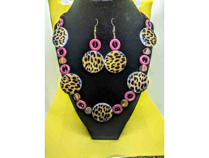 Leopard bead necklace and earring set - Photo 1
