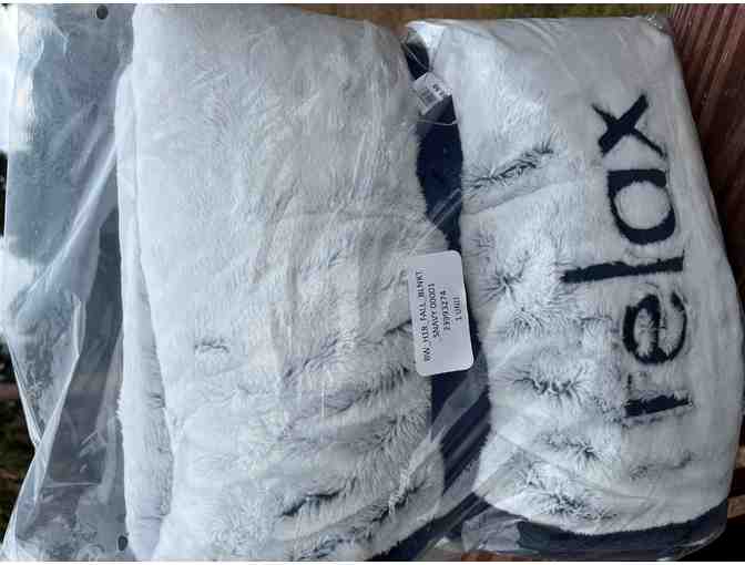 La Nona! by Jessica Kustron PLUS a Blue and White Fall Blanket!