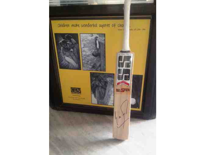 Cricket Bat Autographed by Sourav Ganguly - Photo 1