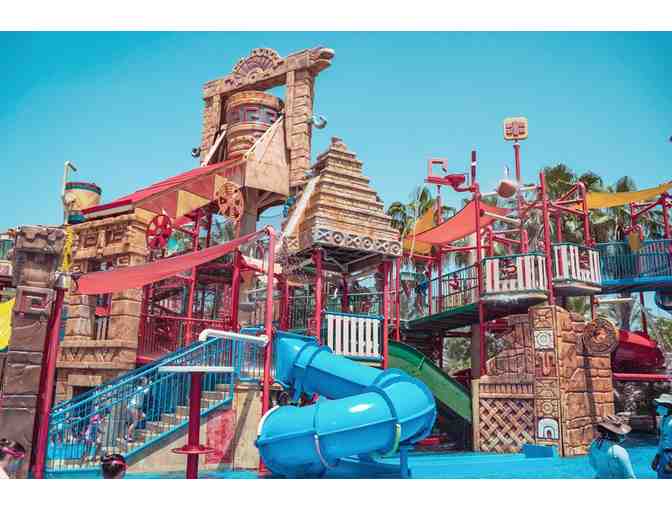 Family Waterpark Getaway! - Photo 4