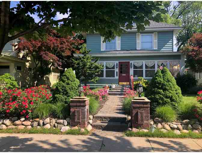 Romantic Getaway to the Candlelite Inn B&B - Photo 1