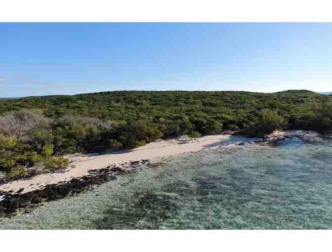 Spend a week on a beautiful and deserted tropical island!