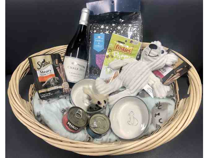 Cat Lovers Basket with Chardonnay