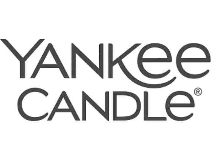 A Yankee Candle Basket- Great Gift!