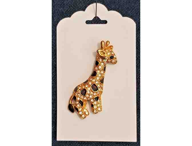 Giraffe Pin