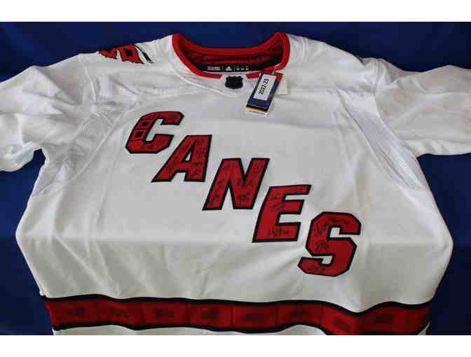 2022-2023 Carolina Hurricanes Team Autographed Jersey - Photo 1