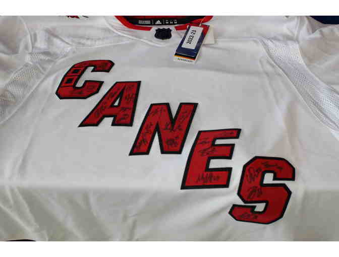 2022-2023 Carolina Hurricanes Team Autographed Jersey - Photo 2