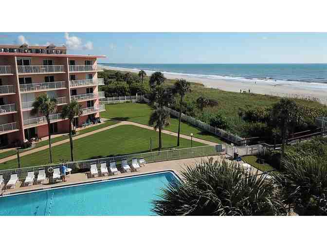 One week at a luxury three bedroom, two bath oceanfront condo at Cocoa Beach, Florida - Photo 1