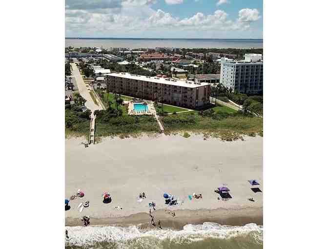 One week at a luxury three bedroom, two bath oceanfront condo at Cocoa Beach, Florida - Photo 2