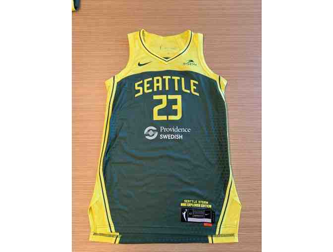 Game Worn Signed Jordan Horston Jersey