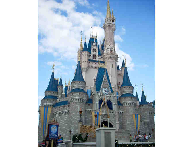 The Most Magical Place on Earth (Orlando) *5 Days for 4 ppl + Tickets to parks