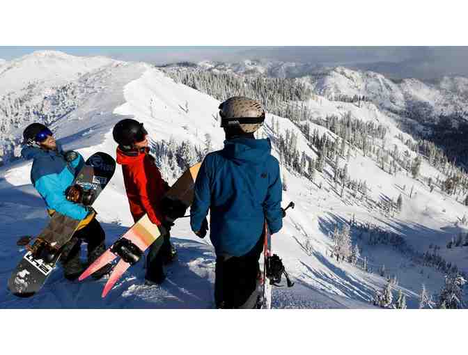 Palisades Tahoe Lift Tickets (6) + 3-Day 4WD SUV rental