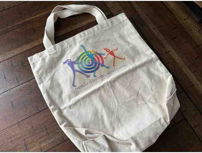 Siendo diferente, siendo uno | A Canvas Tote