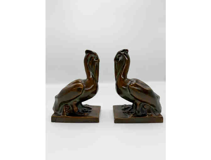 Handsome vintage pelican bookends - cast metal with aged patina - Photo 1