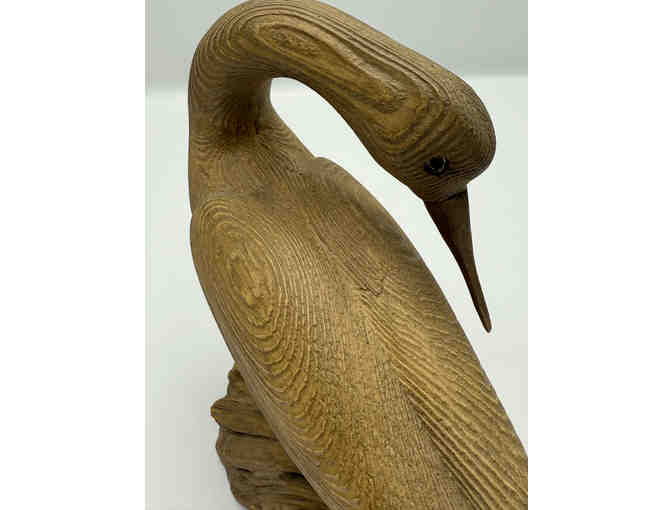 Carved shore bird on driftwood - Photo 4