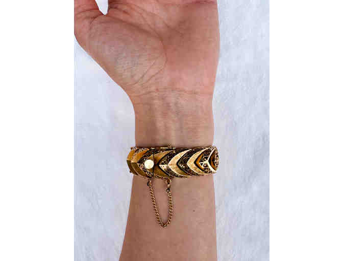 Vintage 14K gold bracelet with chevron-style flat links