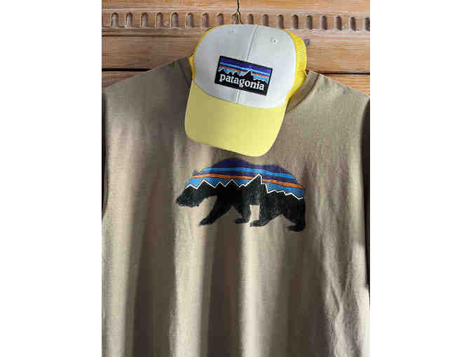 Patagonia "Bear" T-shirt and hat - Photo 1